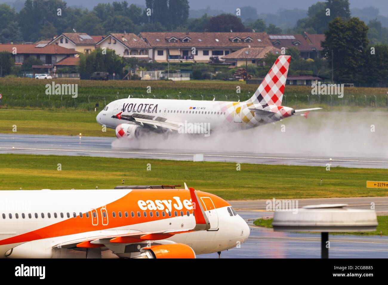 Gli arrivi in aeroporto Foto Stock