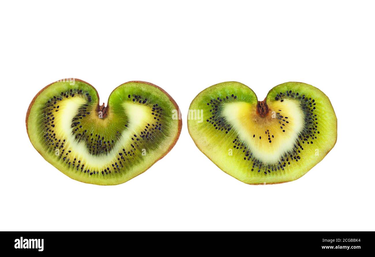Kiwi frutta nella forma di un cuore su un sfondo bianco Foto Stock