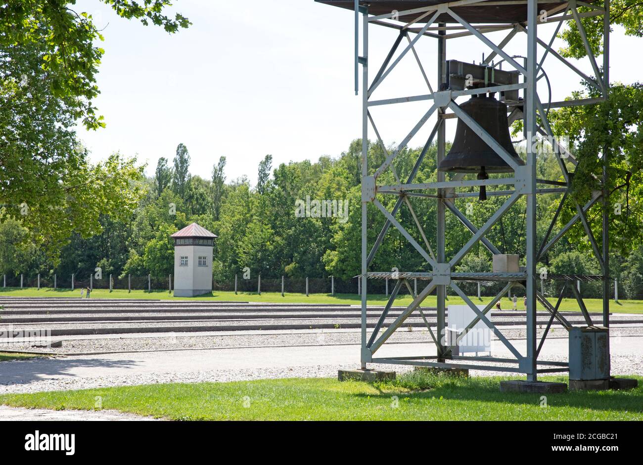 Dachau, Baviera, Germania - 2 aprile 2019: La grande campana della Chiesa dell'agonia mortale di Cristo all'interno del campo di concentramento di Dachau Foto Stock