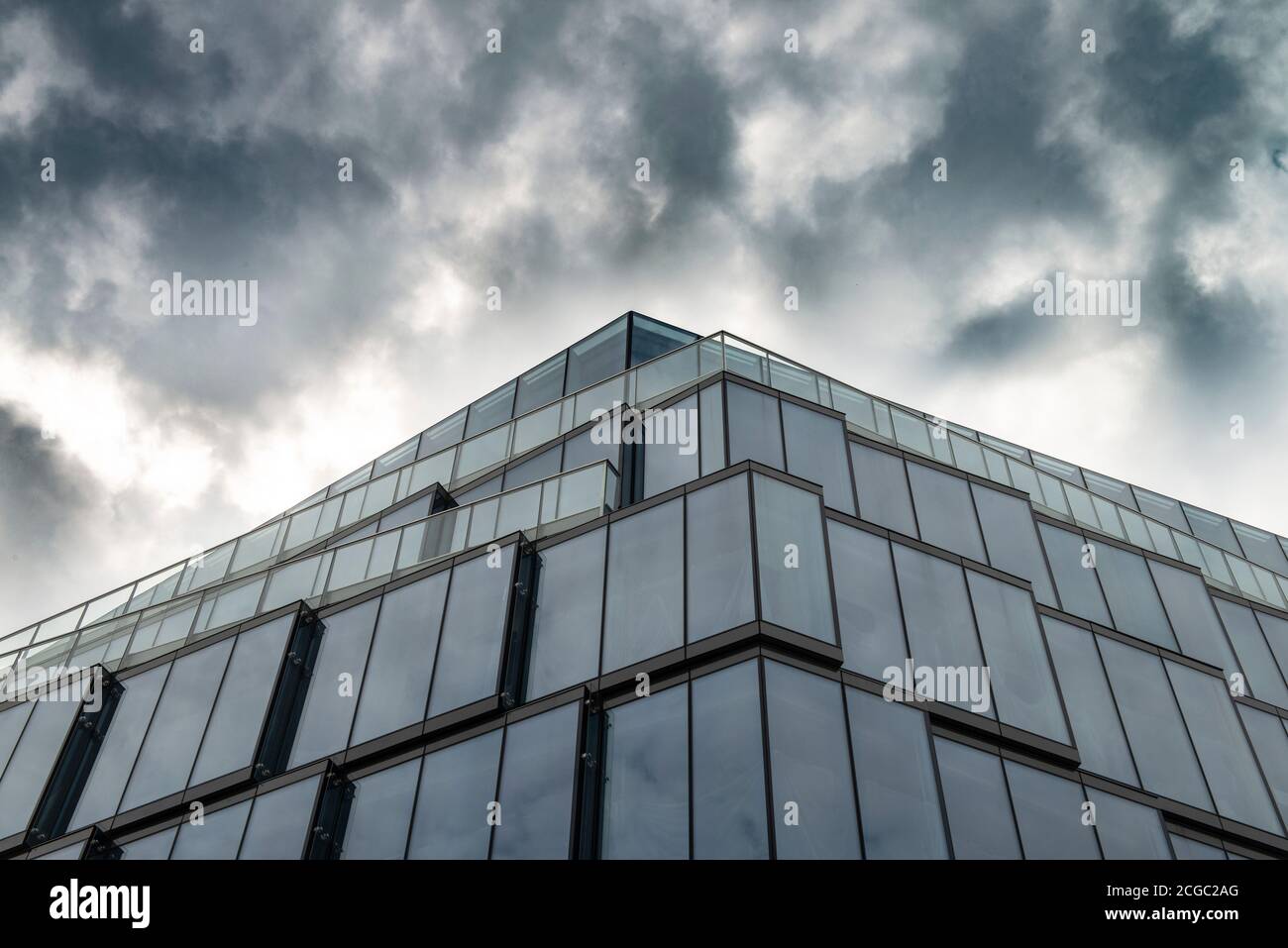 Vista esterna dell'edificio originale del CeDet a Varsavia, Polonia, costruito nel 1952 e ricostruito nel 2018. Foto Stock