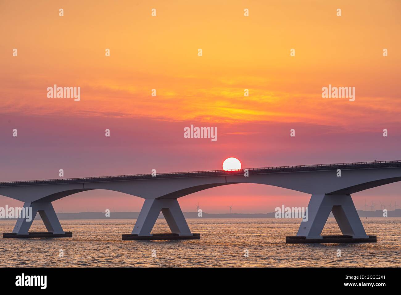 Il ponte di Zeeland (Olandese: Zeelandbrug) è il più lungo ponte nei Paesi Bassi. Il ponte attraversa il Oosterschelde estuario. Esso collega le isole Foto Stock