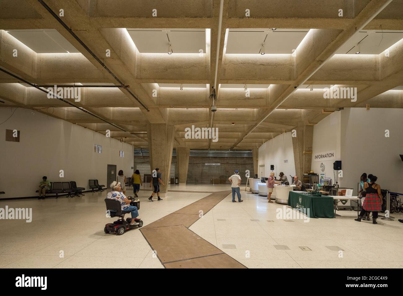 Gateway Arch, progettato da Eero Saarinen e aperto nel 1965, St. Louis, Missouri, USA. Foto Stock