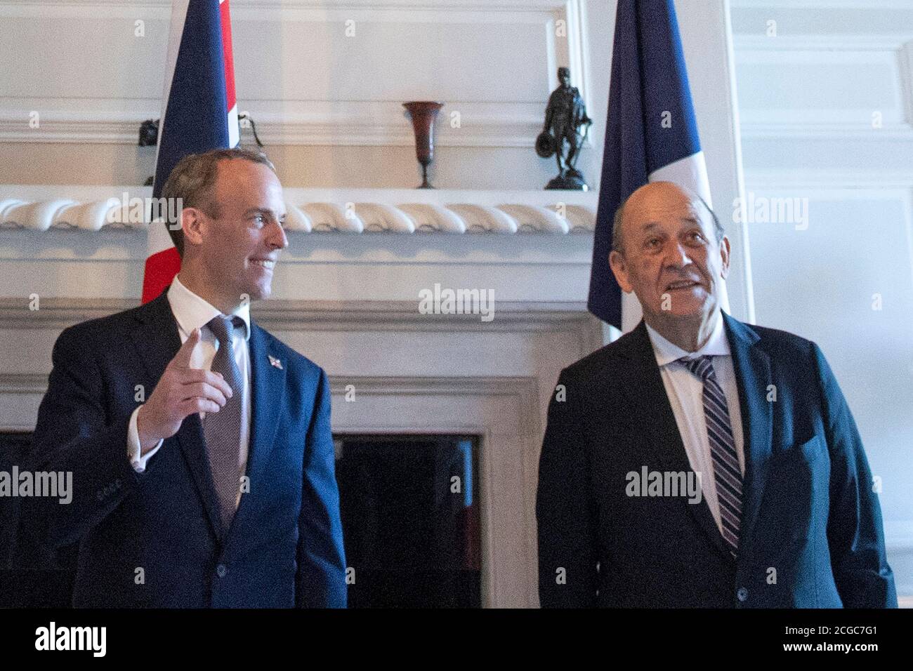 Il Segretario agli Esteri Dominic Raab (a sinistra) con il Ministro degli Esteri francese Jean-Yves le Drian ha parlato prima di una riunione dei Ministri dell'E3 alla Chevenoaks House, Kent. Foto Stock