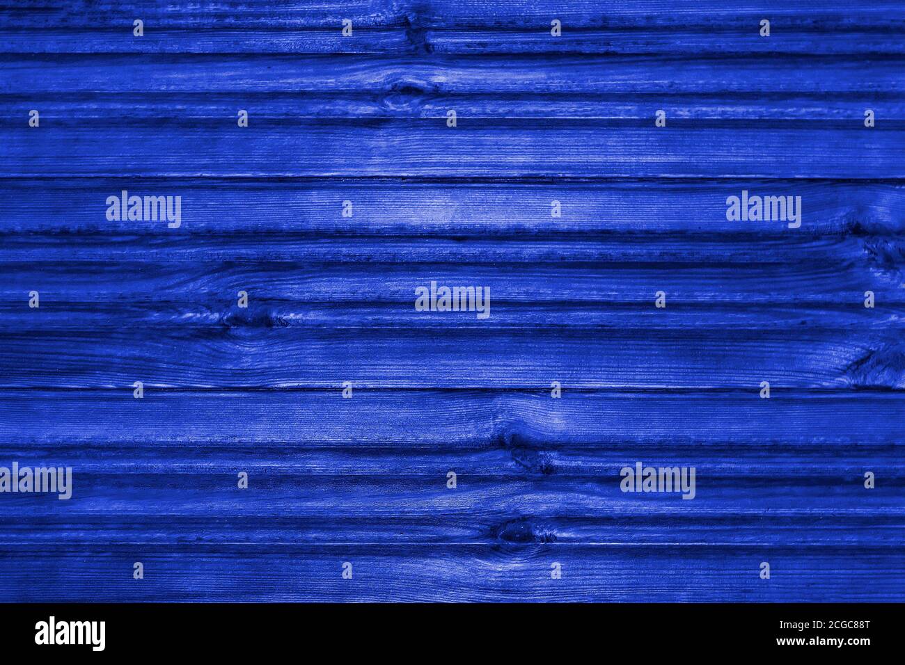 Sfondo testurizzato in legno blu. Vista frontale. Pantone 2020. Foto Stock