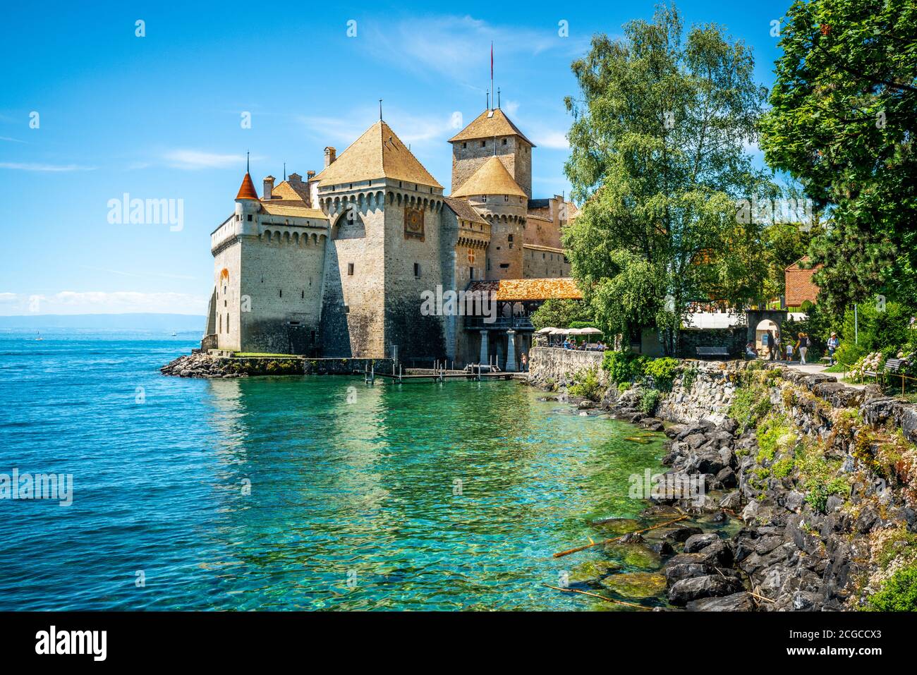 Castello di Chillon vista panoramica con colorato lago di Ginevra acqua e. Ingresso a Vaud Svizzera Foto Stock