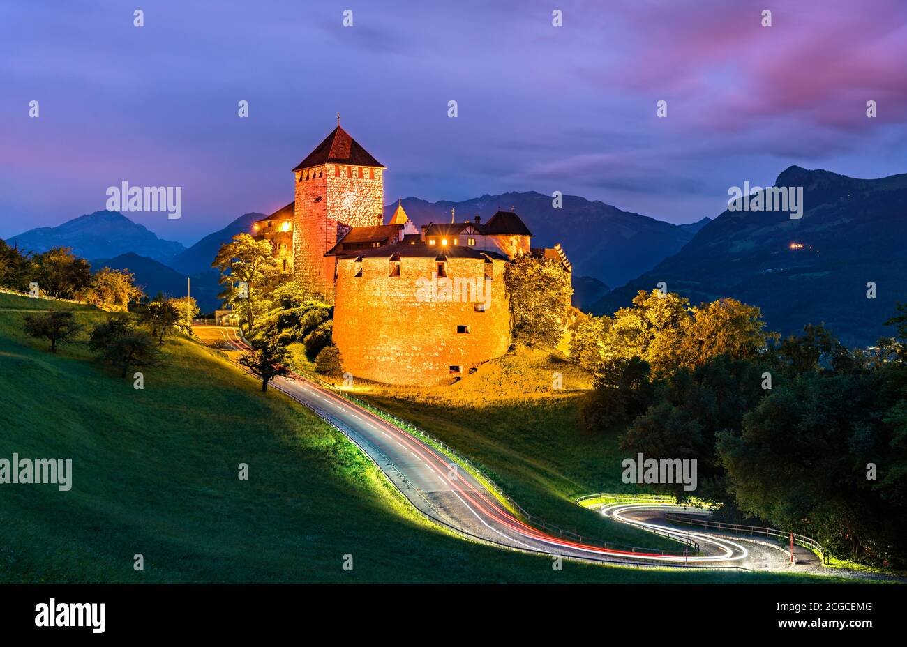 Castello di Vaduz nel Liechtenstein di notte Foto Stock
