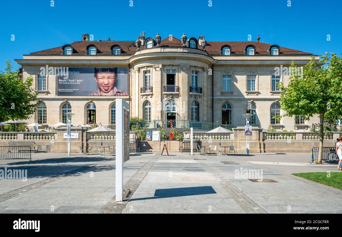 Vevey Svizzera , 4 luglio 2020 : Vista frontale dell'Alimentarium il primo museo al mondo dedicato esclusivamente alla nutrizione di Nestle a Veve Foto Stock