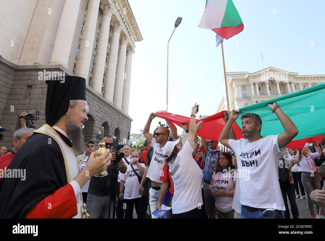 10 settembre, Sofia, Bulgaria: 64° giorno di proteste contro la mafia, il governo e il procuratore generale Ivan Geshev. Si srotola il bulgaro fl Foto Stock