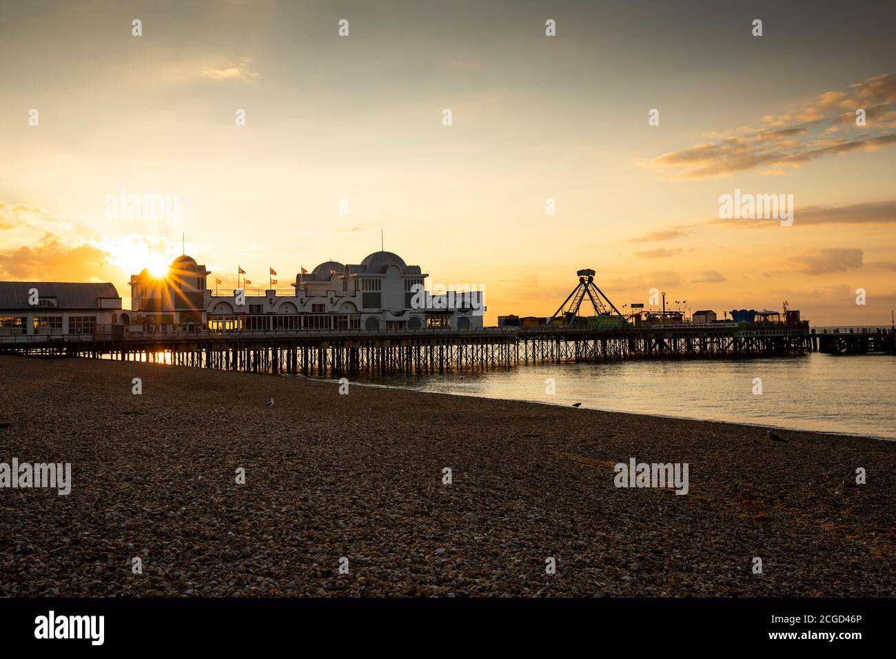 South Parade Pier, Portsmouth all'alba Foto Stock