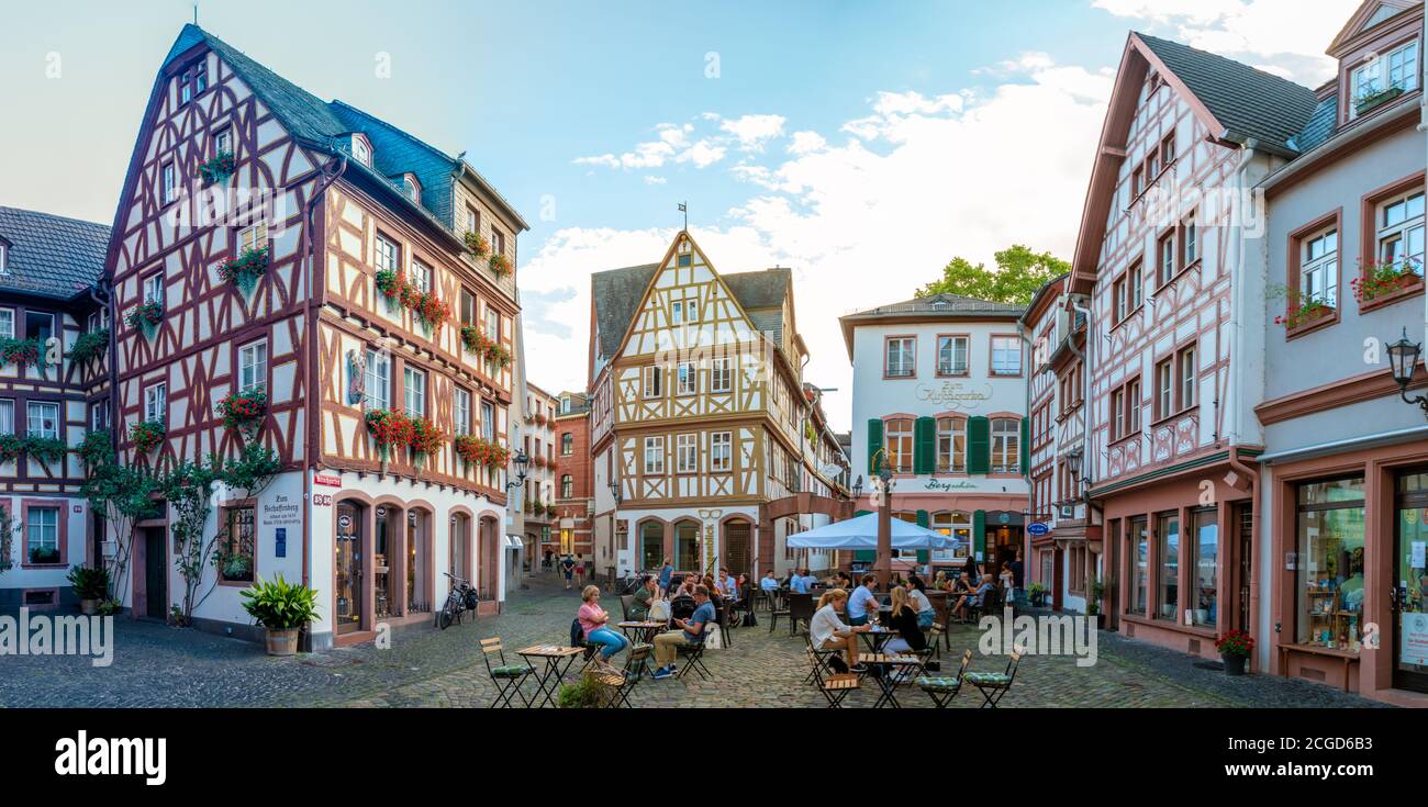 Magonza Germania agosto 2020, case in legno classico nel centro di Magonza, Germania Foto Stock