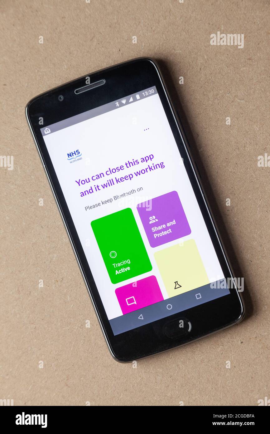Alle persone che vivono o visitano la Scozia è stato chiesto di scaricare l'app di tracciamento dei contatti NHS Protect Scotland. Foto Stock