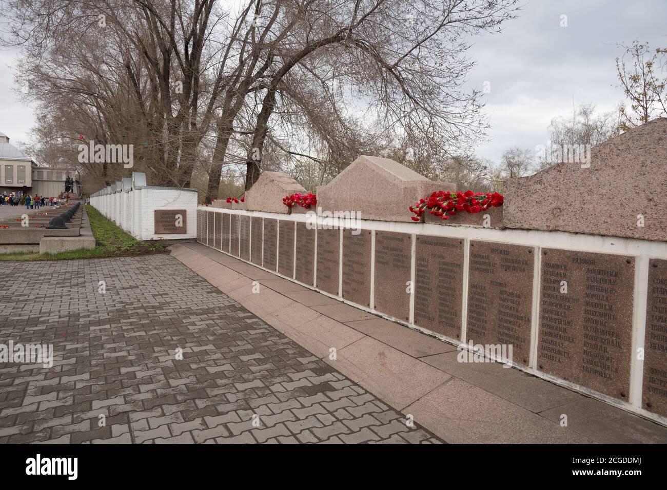 Monumento con i nomi dei soldati del Grande Guerra patriottica sulla Piazza della Vittoria di Krasnoyarsk Foto Stock
