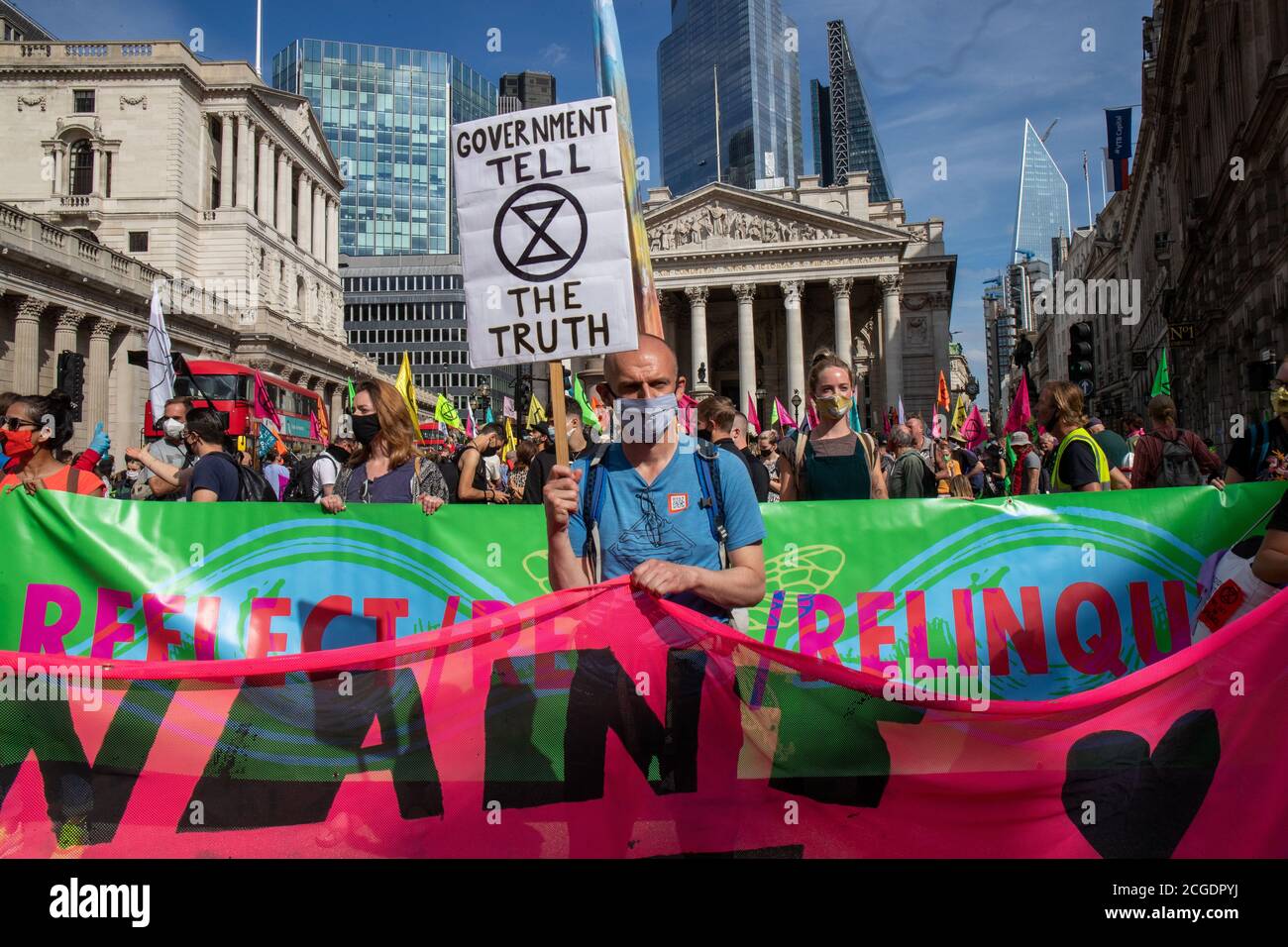 LONDRA, INGHILTERRA, SETTEMBRE 10 2020, attivisti del gruppo internazionale di azione climatica estinzione ribellione protesta in Parliament Square sulla finale di una prevista acquisizione di 10 giorni di Londra (Lucy North | MI News) Credit: MI News & Sport /Alamy Live News Foto Stock