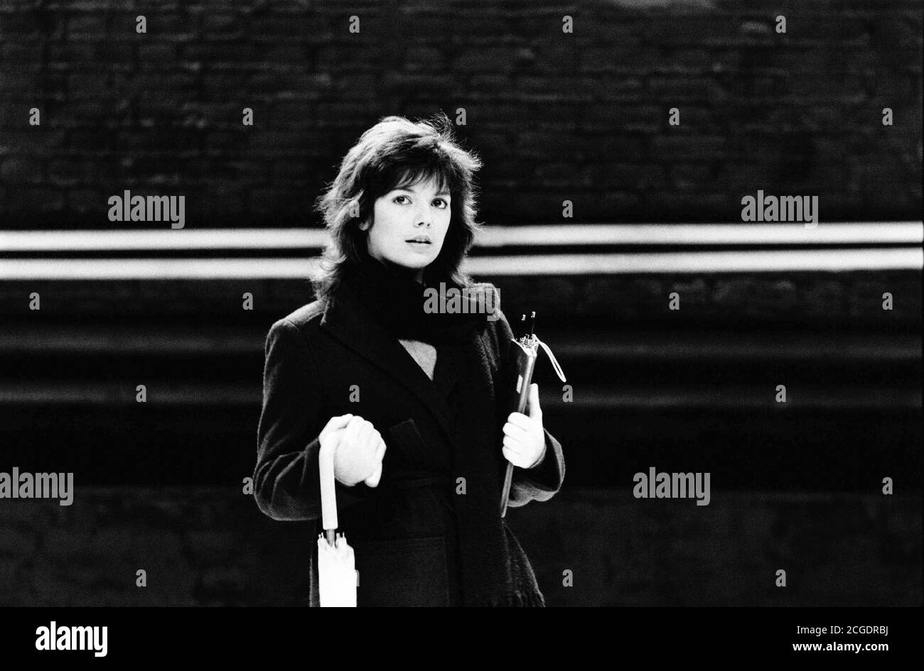 Joanne Whalley (Gilly Bown) nel GENIUS di Howard Brenton al Royal Court Theatre, Londra SW1 08/09/1983 design: Peter Hartwell illuminazione: Gareth Jones regista: Danny Boyle Foto Stock