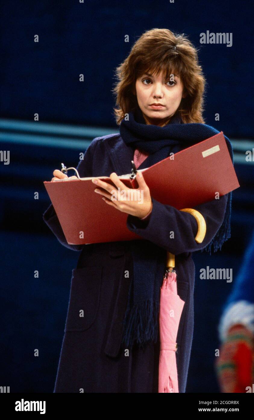Joanne Whalley (Gilly Bown) nel GENIUS di Howard Brenton al Royal Court Theatre, Londra SW1 08/09/1983 design: Peter Hartwell illuminazione: Gareth Jones regista: Danny Boyle Foto Stock