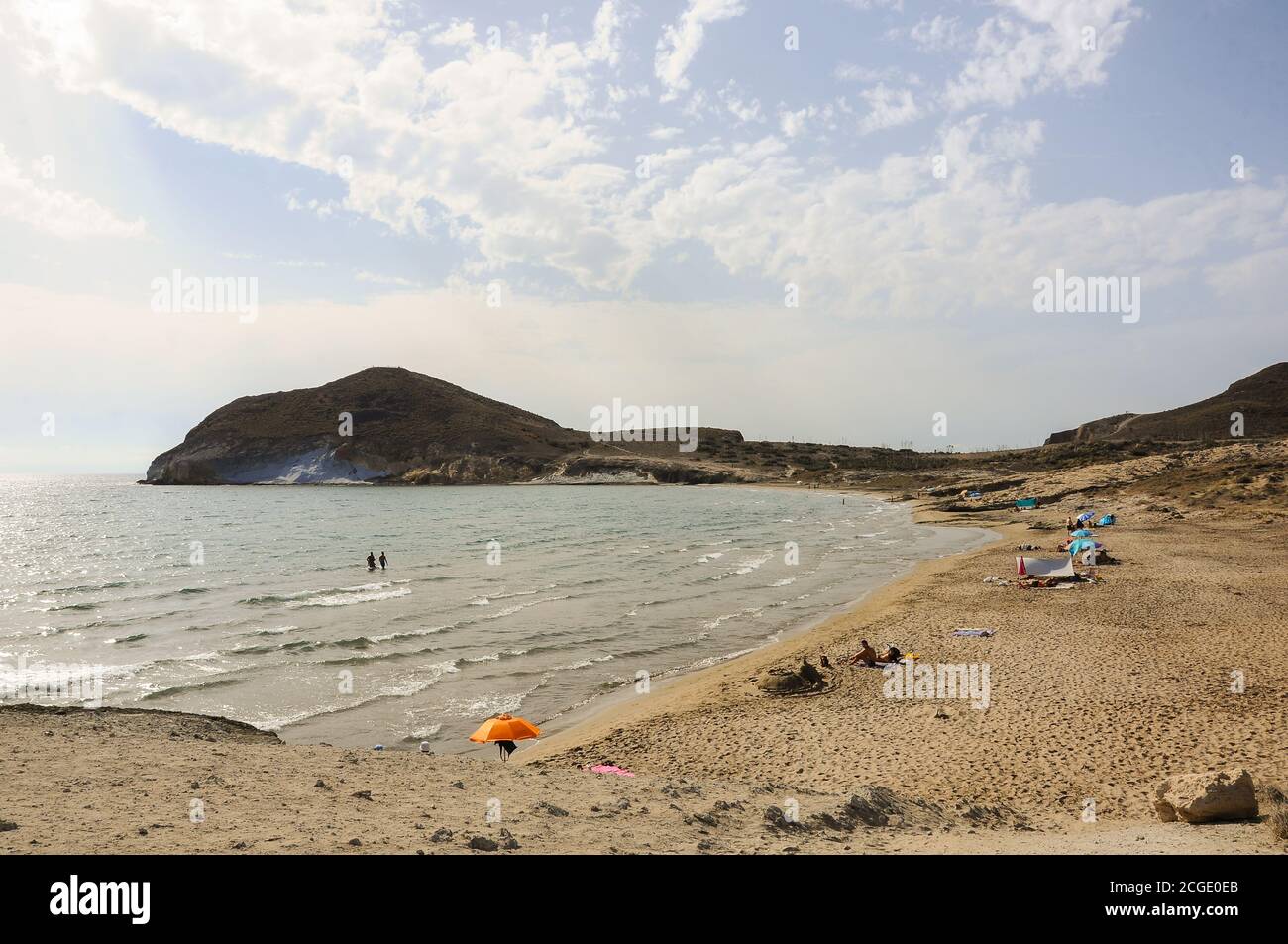 Spiaggia di Playa de los Genoveses con Morron de los Genoveses sullo sfondo. Parco Naturale Cabo de Gata, Almeria, Spagna Foto Stock