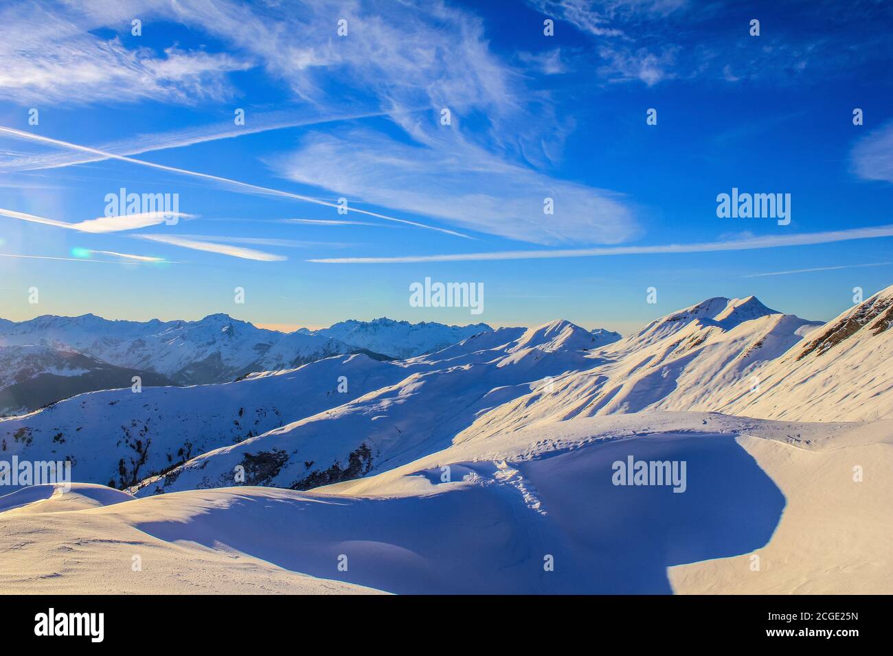 Vista sul comprensorio sciistico Paradiski la Plagne, Alpi francesi Foto Stock