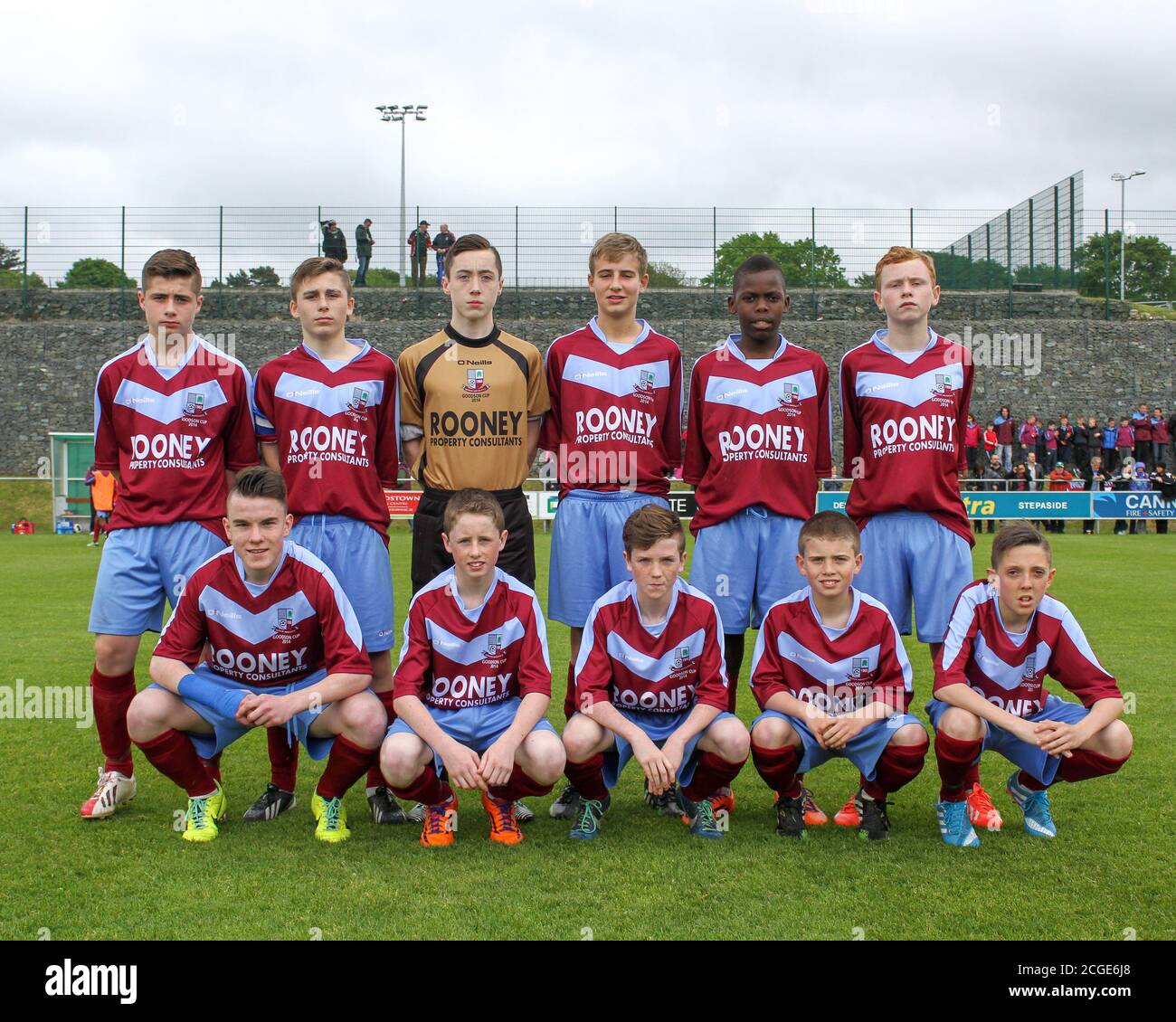 Mervue ha Unito la foto del team U14 prima della finale della Goodson Cup 2014. Aaron Connolly prima fila, prima da sinistra. 18/5/14, Mervue United contro St. Francis, U14 SFai Goodson Cup Final, Jackson Park, Dublino. Foto di un giovane Aaron Connolly (attualmente di Brighton e Hove Albion e della Repubblica d'Irlanda) in azione per Mervue Unito come adolescente. Foto Stock