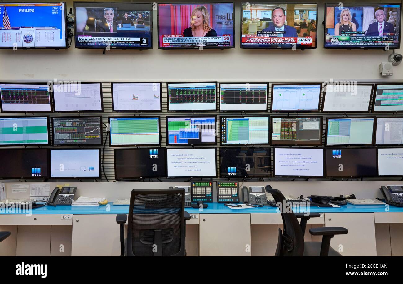 Trading desk sul pavimento della New York Stock Exchange, New York, USA – NYSE. Fotografato da John Muggenborg. http://www.johnmuggenborg.com Foto Stock
