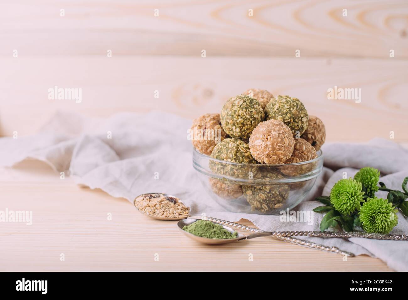 Matcha tè verde data granola frutta palle di energia Foto Stock
