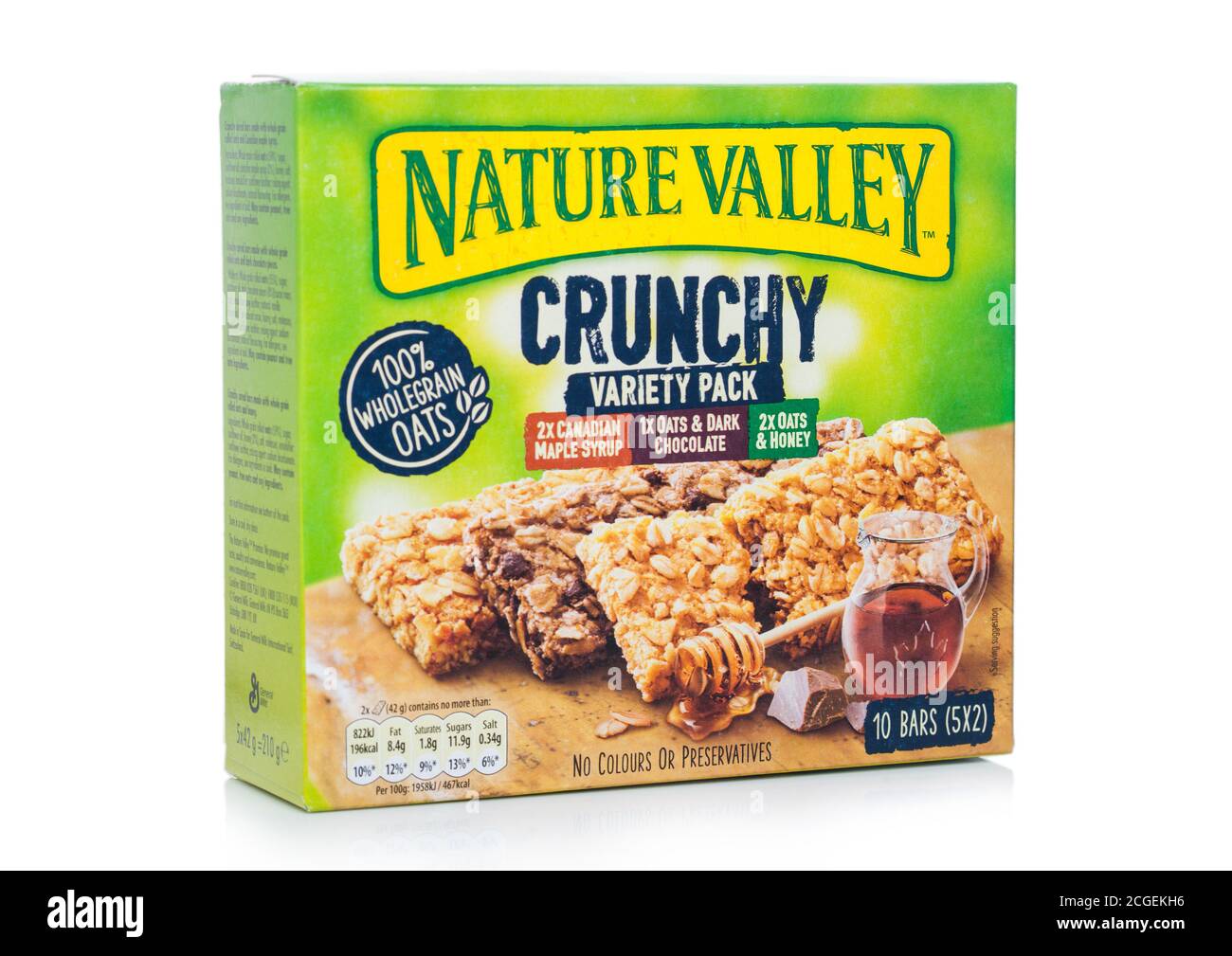 LONDRA, Regno Unito - 01 SETTEMBRE 2020: Confezione di varietà croccante di Nature Valley su bianco. Foto Stock