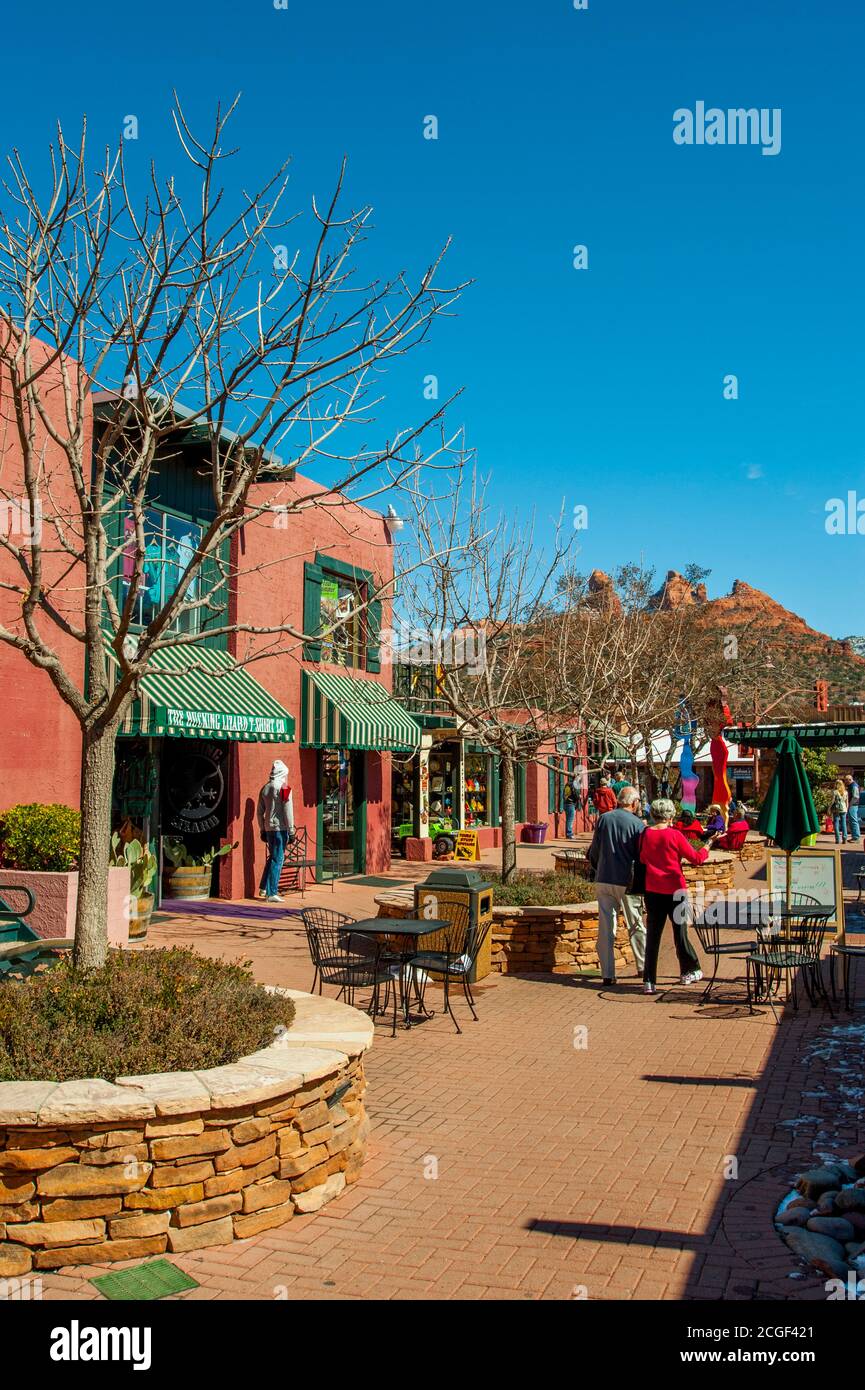 Negozi e ristoranti a Uptown Sedona in Sedona, Arizona, Stati Uniti. Foto Stock