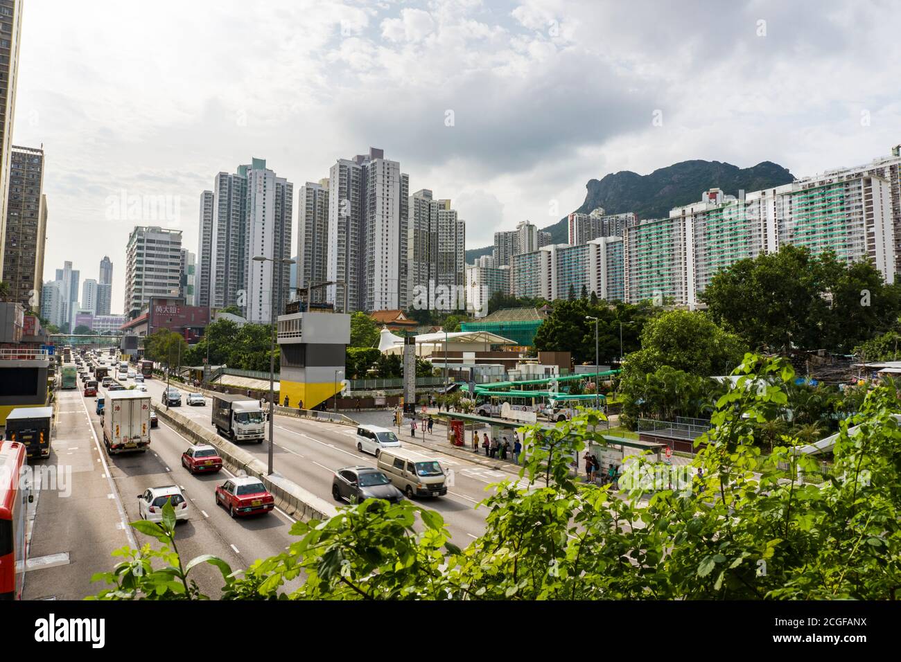 Lion Rock Hill e il paesaggio urbano di Wong Tai Sin, Hong Kong Foto Stock