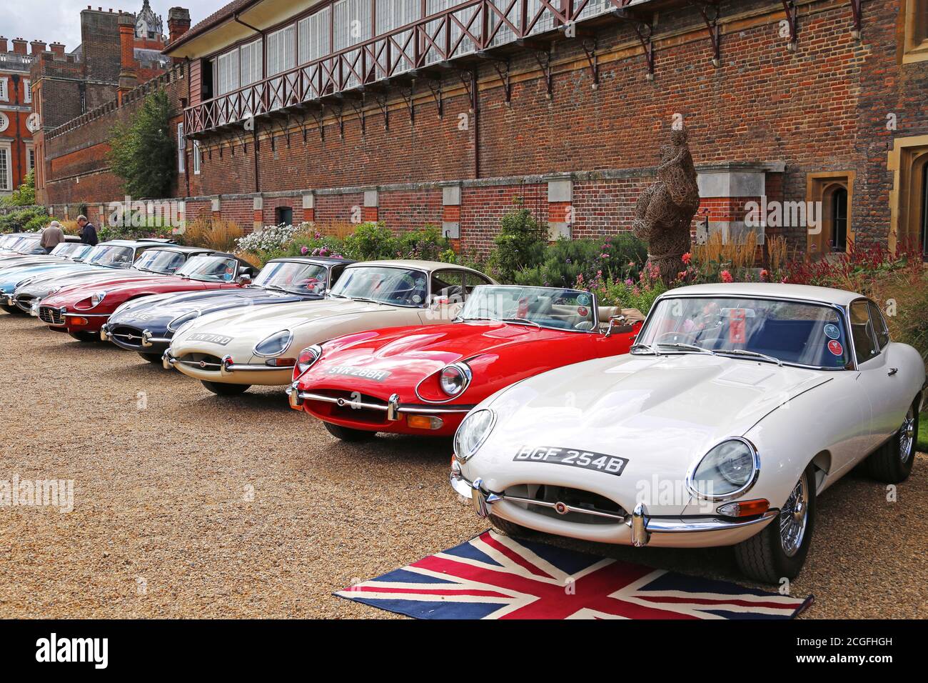 Jaguar e-Types, Car Club Displays, Concours of Elegance 2020, Hampton Court Palace, Londra, Regno Unito, Europa Foto Stock