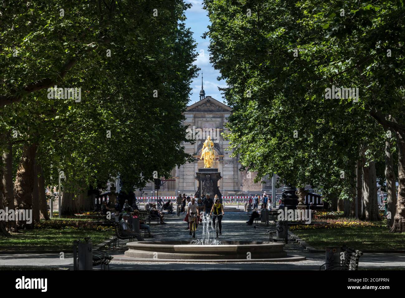 Goldener Reiter, agosto il forte come una statua equestre d'oro alla fine del boulevard Hauptstrasse (strada principale) sul Markt Neustadter Foto Stock