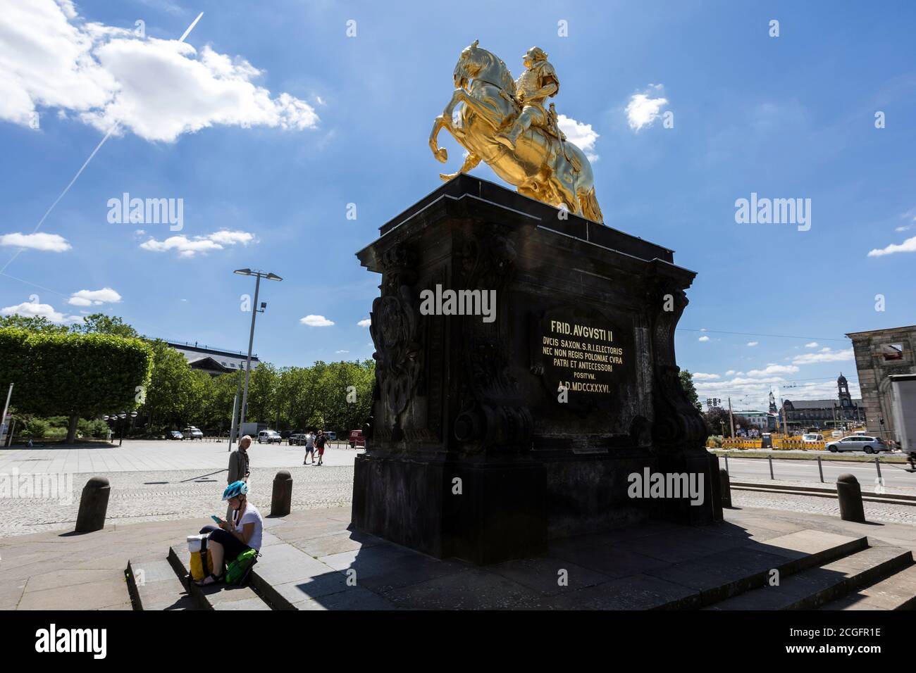 Goldener Reiter, agosto il forte come una statua equestre d'oro alla fine del boulevard Hauptstrasse (strada principale) sul Markt Neustadter Foto Stock