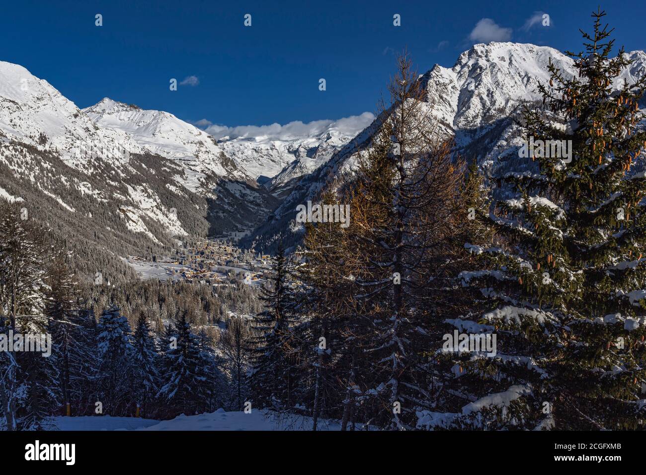 mattina al villaggio gressoney saint jean. Valle d'Aosta, Italia, Europa Foto Stock