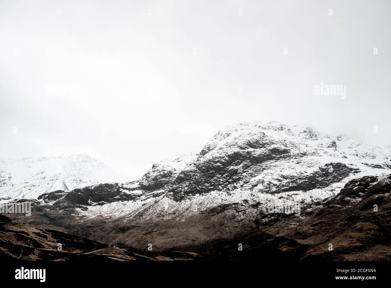 Vista sulle montagne innevate di Glen Coe, Scozia. Foto Stock