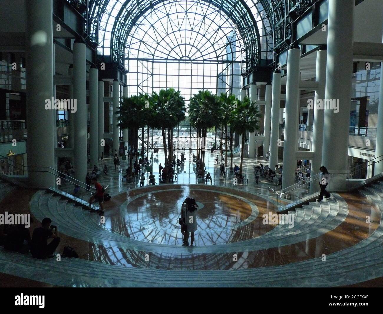 PERSONE ALL'INTERNO DEL GIARDINO D'INVERNO ATRIUM IN WORLD TRADE CENTER Foto Stock