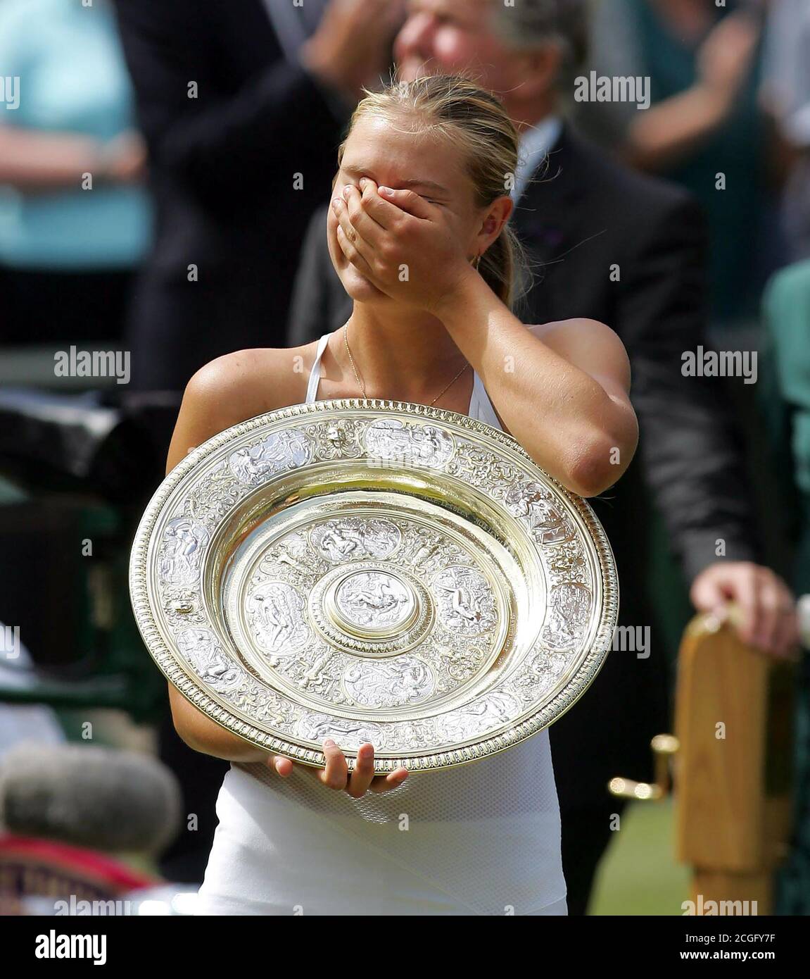 MARIA SHARAPOVA VINCE LA FINALE FEMMINILE DEI SINGOLI, CAMPIONATI DI TENNIS DI WIMBLEDON, LONDRA, GRAN BRETAGNA PHOTO CREDIT : © MARK PAIN / ALAMY STOCK PHOTO Foto Stock