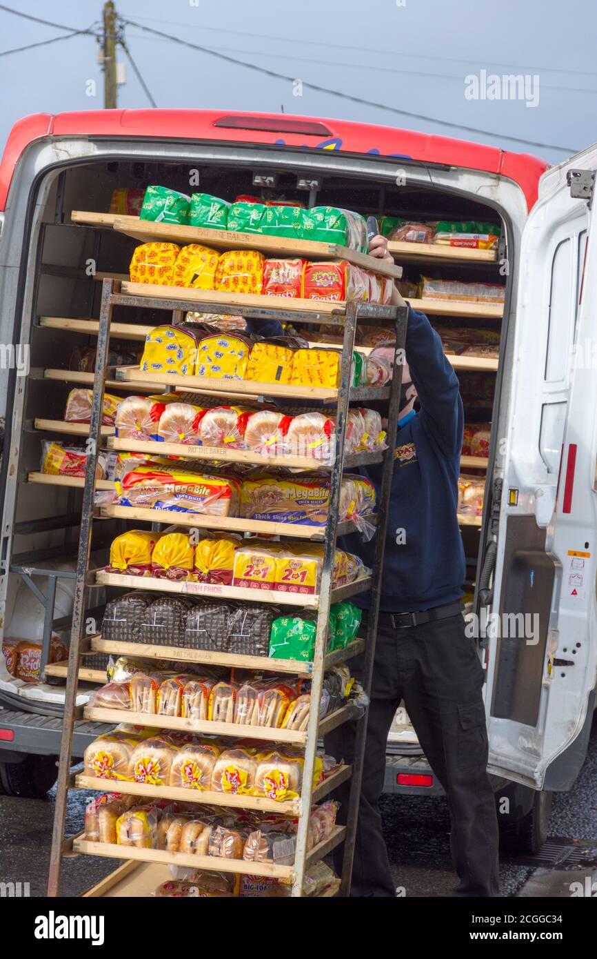 Consegna del pane dal panificio 'Pat the Baker' nella rurale Irlanda, Contea di Donegal Foto Stock
