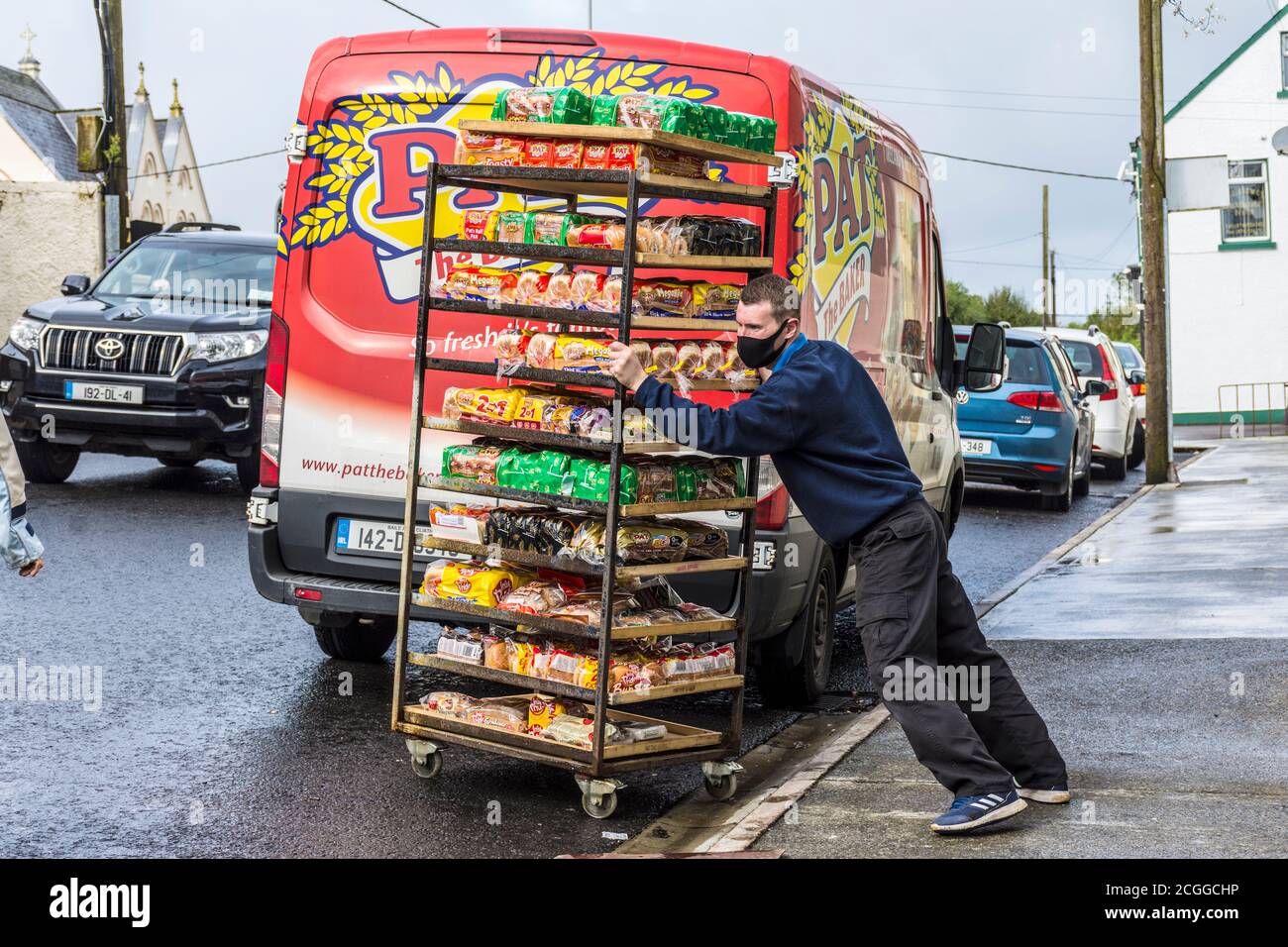 Consegna del pane dal panificio 'Pat the Baker' nella rurale Irlanda, Contea di Donegal Foto Stock