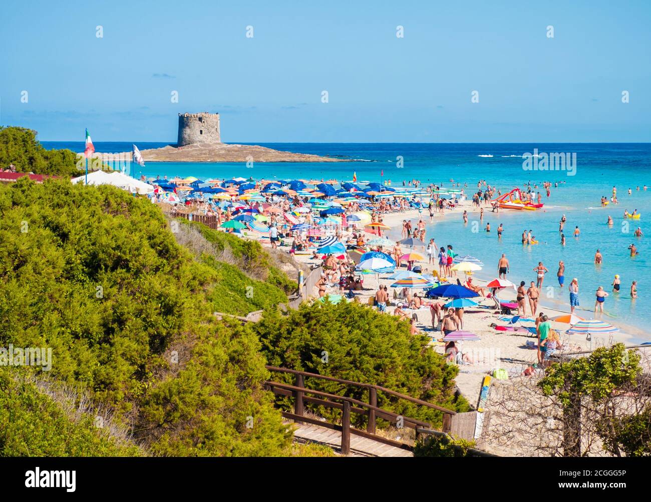 Stintino (Italia) - una delle spiagge di sabbia più famose d'Italia, 'la Pelosa' dell'isola di Sardegna, provincia di Sassari, il parco nazionale marino dell'Asinara Foto Stock