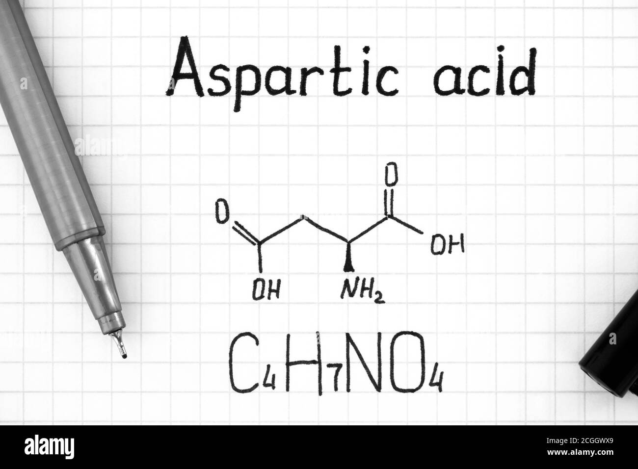 Formula chimica dell'acido aspartico con penna. Primo piano. Foto Stock