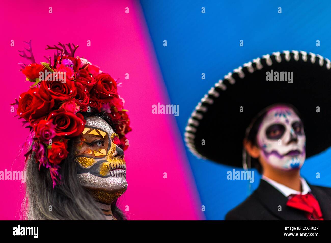 Una giovane coppia, in costume da la Catrina, partecipa alle celebrazioni del giorno dei morti a Oaxaca, Messico. Foto Stock