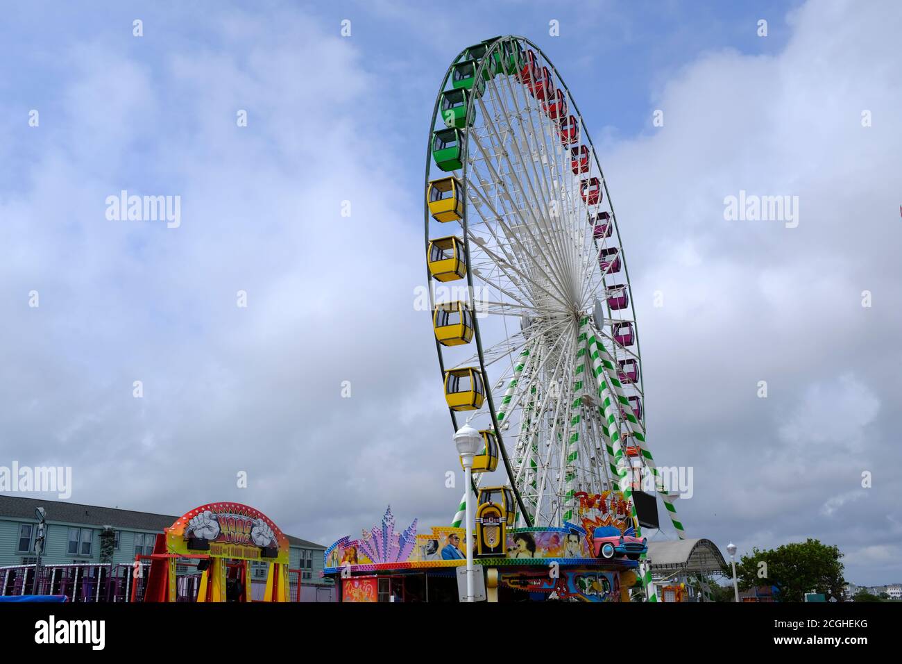 Ruota panoramica e parco divertimenti sulla passerella di Ocean City, Maryland Foto Stock