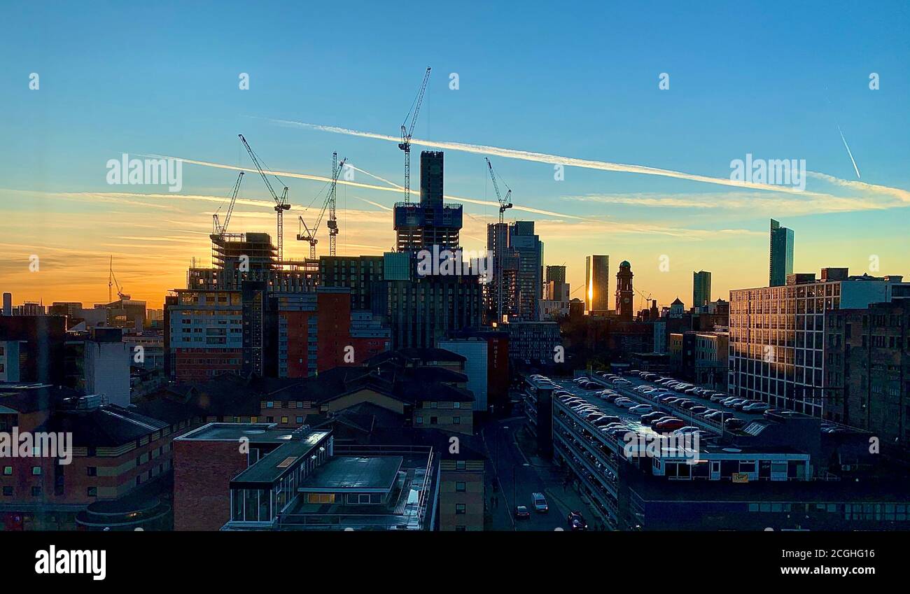 Tramonto sullo skyline di Manchester Foto Stock