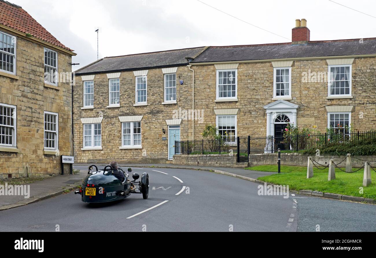 Morgan tre ruote nel villaggio di Clifford, West Yorkshire, Inghilterra Regno Unito Foto Stock
