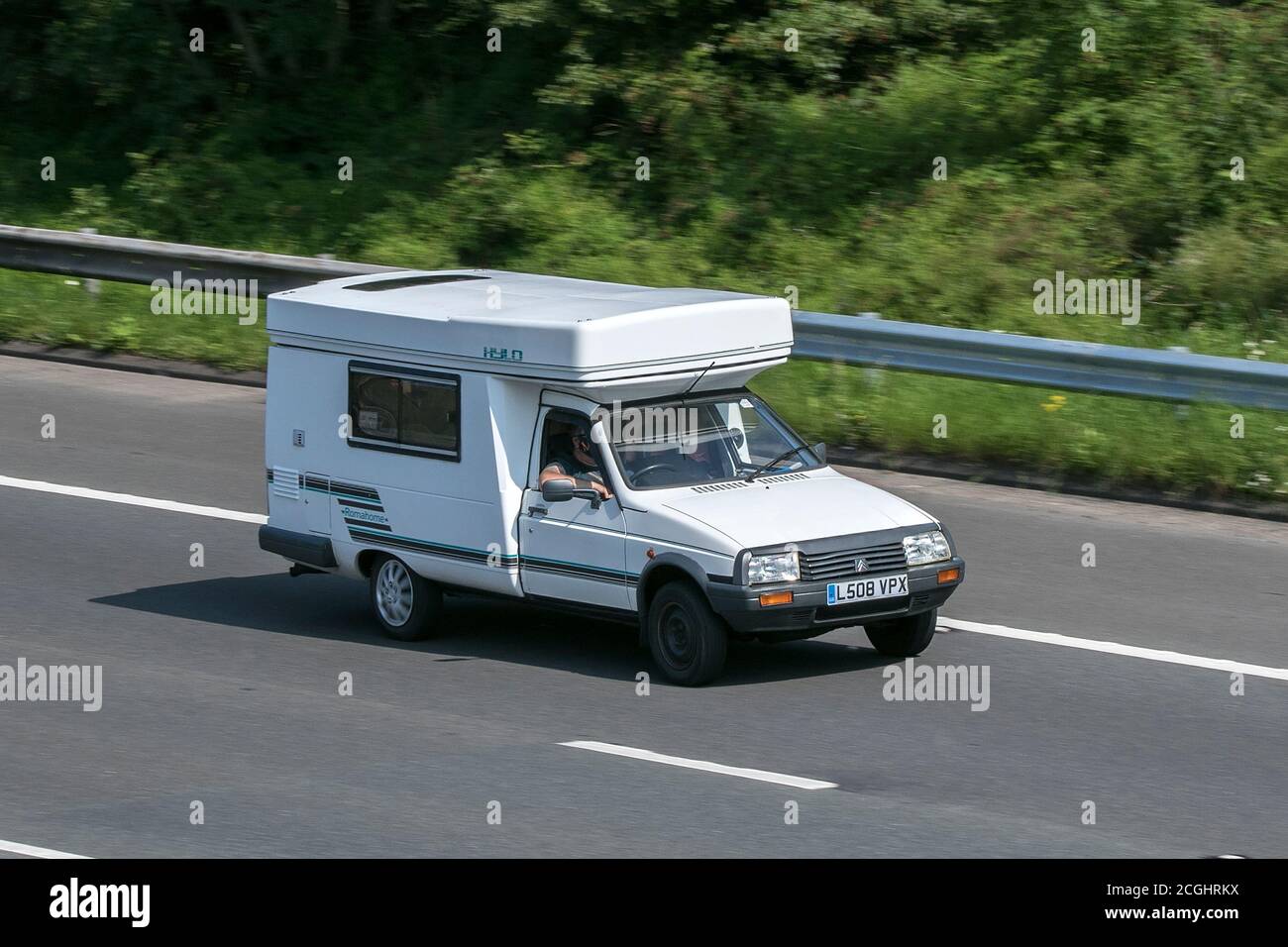 Citroën C 15D auto Sleeper, RV veicolo per il tempo libero, vacanze in famiglia, vacanze caravanette, vacanze caravan Touring, conversioni van sulla M6 autostrada UK Foto Stock