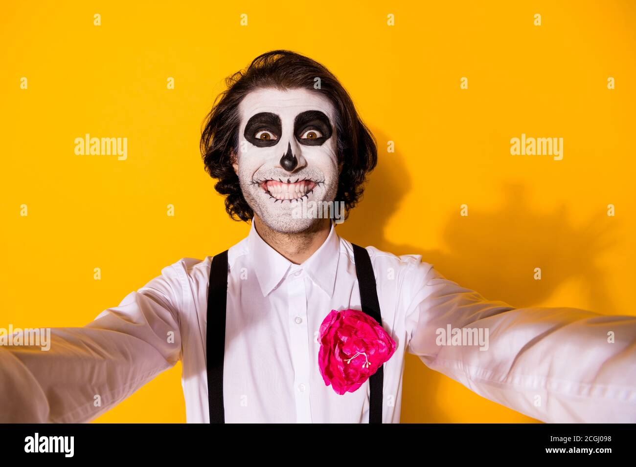Autoritratto del suo bel bel bel bel po spooky allegro allegro allegria Divertente ragazzo catrina celebrativo novembre divertirsi tempo libero isolato luminoso vivido Foto Stock