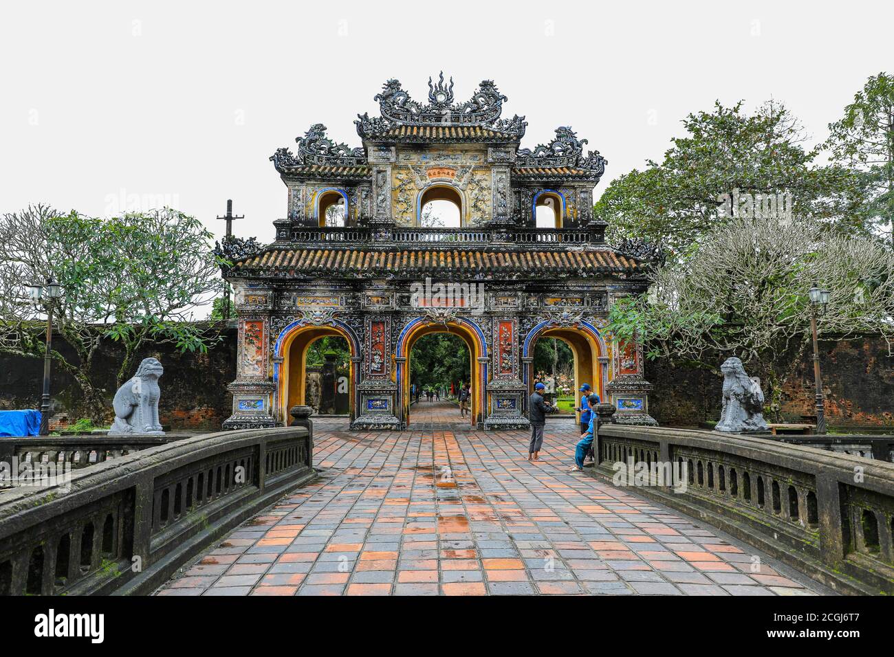 Hien Nhon porta della città imperiale, un recinto murato all'interno della cittadella della città di Huế, Vietnam, Sud-Est asiatico, Asia Foto Stock