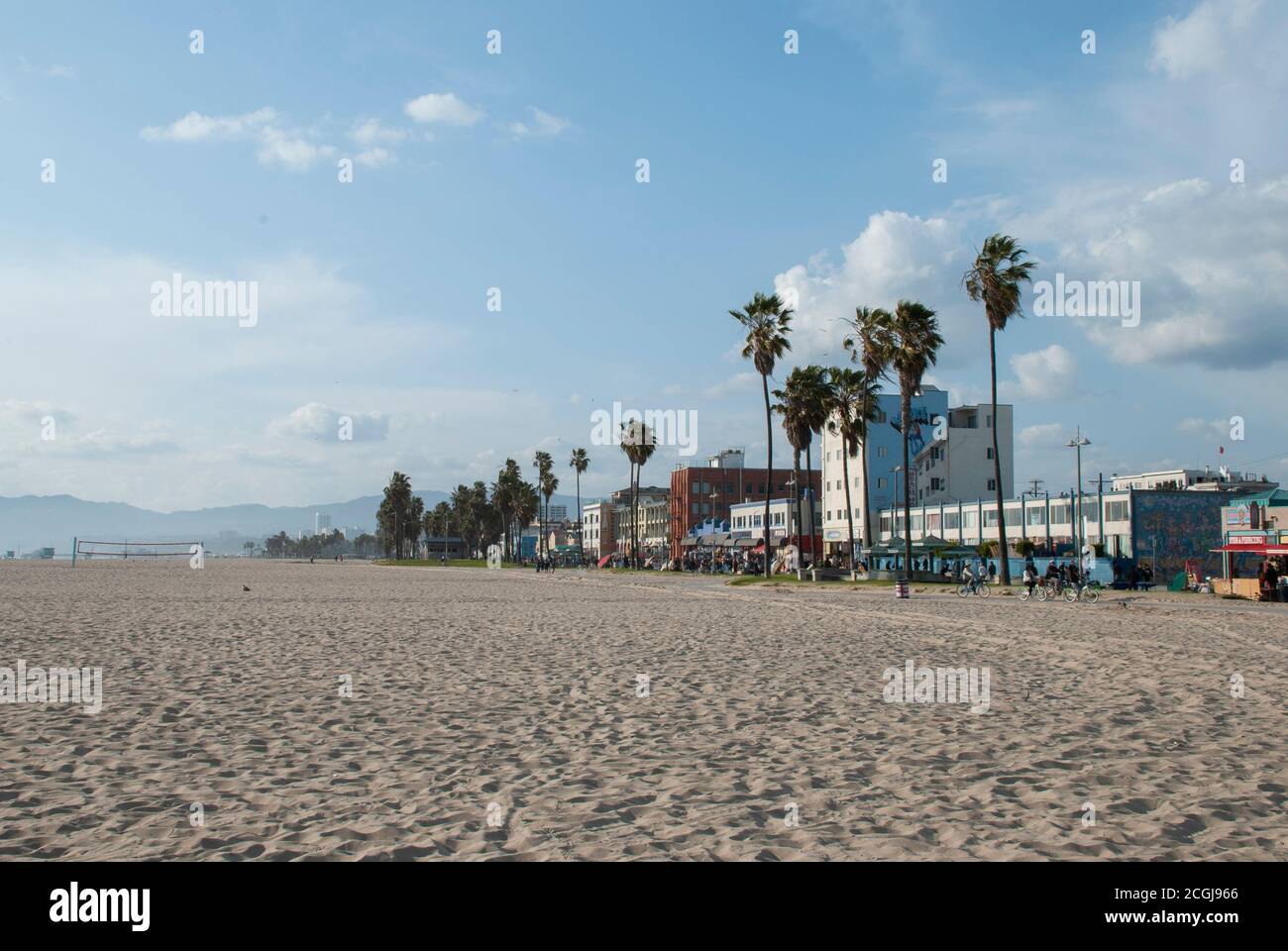 Vista dalla spiaggia verso la zona commerciale di Venice Beach, Los Angeles, California, California, USA Foto Stock