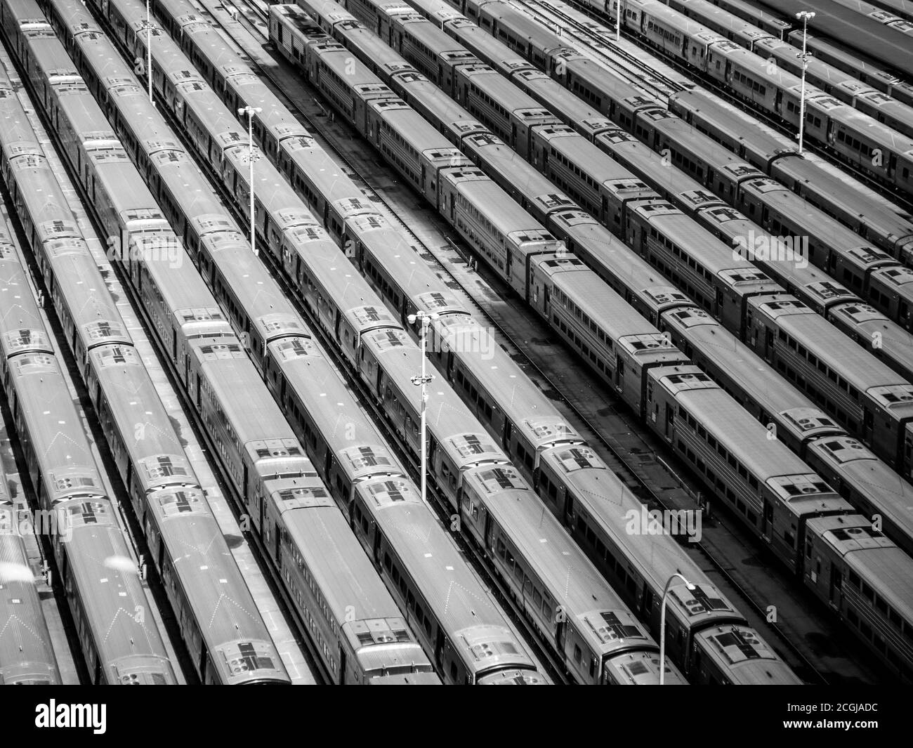 Le carrozze della Long Island Railroad aspettano la prossima ora di punta nel rigenerato quartiere di Hudson Yards a Manhattan, New York Foto Stock