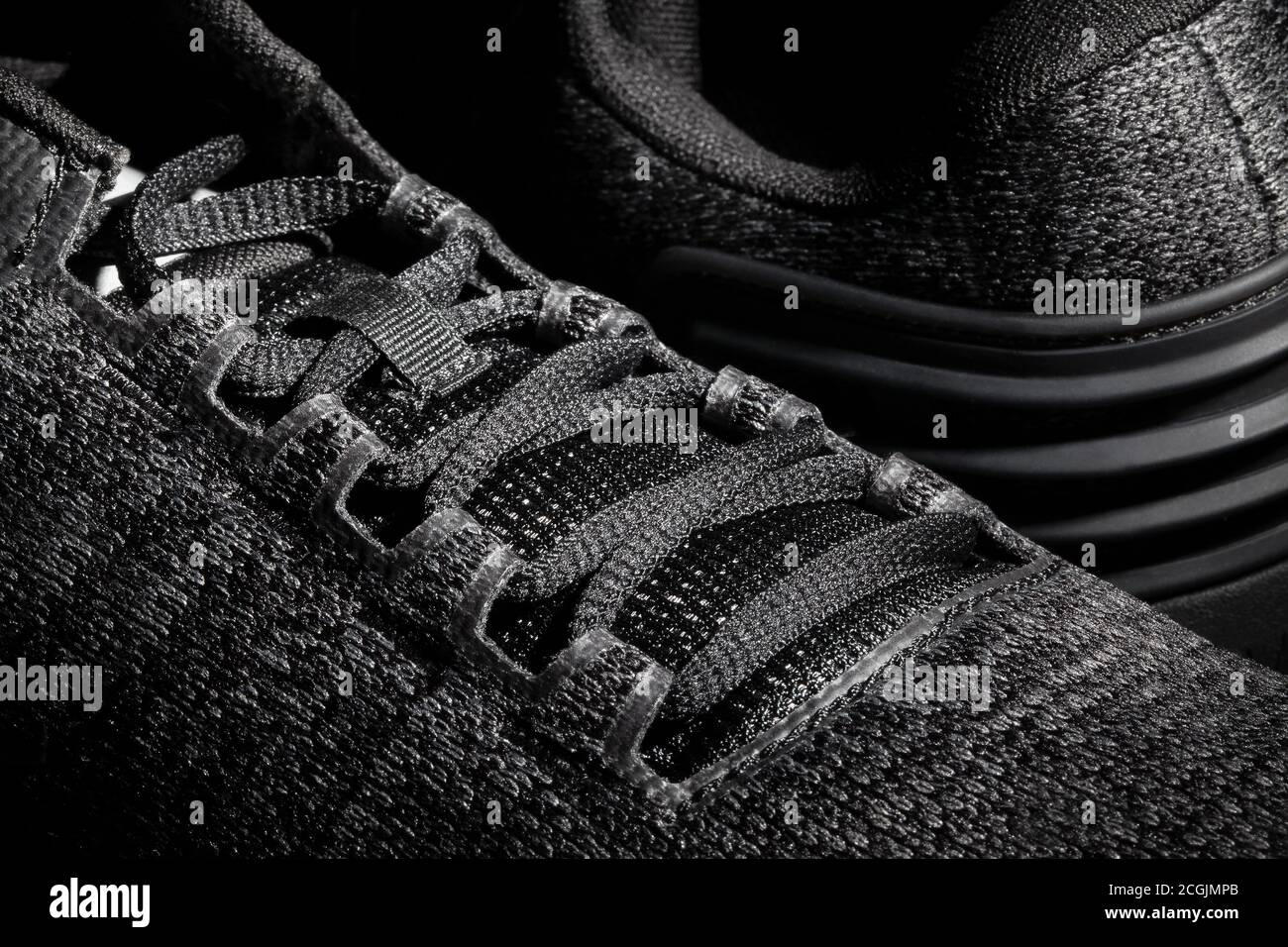 le sneakers scure si prestano al closeup macro Foto Stock