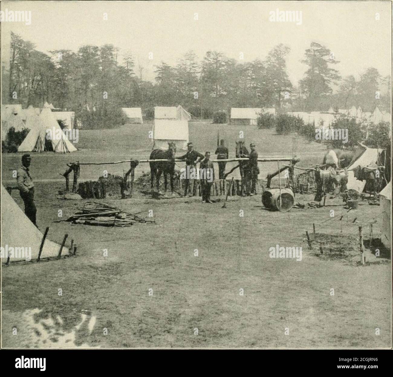 . La storia fotografica della guerra civile : migliaia di scene fotografate 1861-65, con testo di molte autorità speciali. Bandiere ERed, passeranno in grande rassegna attraverso i viali della capitale. Qui su questo assortimento di trasporti, senza confu-sione e con la precisione di una macchina ben oliata, uno hun-dred e ventuno-mille uomini, con tutte le attrezzature forwar, compresi quattordici mila cavalli e muli, quarantaquattro batterie, carri, ponti pontile, e barche sono caricati. Itcomprende una flotta di quattrocento navi. A bordo di uomini che si scaldano come formiche, si smoothano dalla la Foto Stock