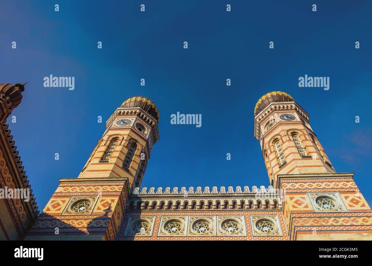 Budapest, Ungheria, marzo 2020, vista della parte superiore della Grande Sinagoga Foto Stock